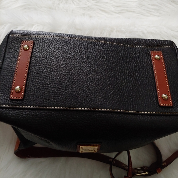 Dooney & Bourke Black Paige Sac Shoulder Bag - Picture 3 of 9